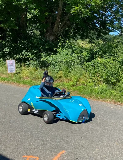 Une caisse à savon sur la route