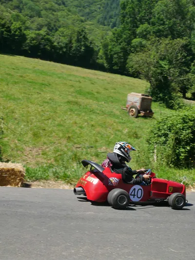 Une caisse à savon sur la route